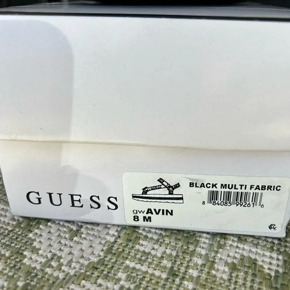 Guess black multi fabric size 8 NWOT - Picture 2 of 6